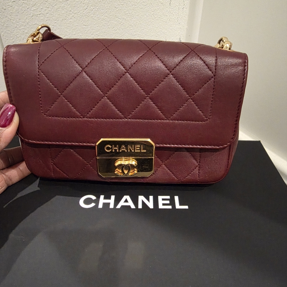 Pre-Owned Chanel quilted burgundy Calfskin Crossbody Bag